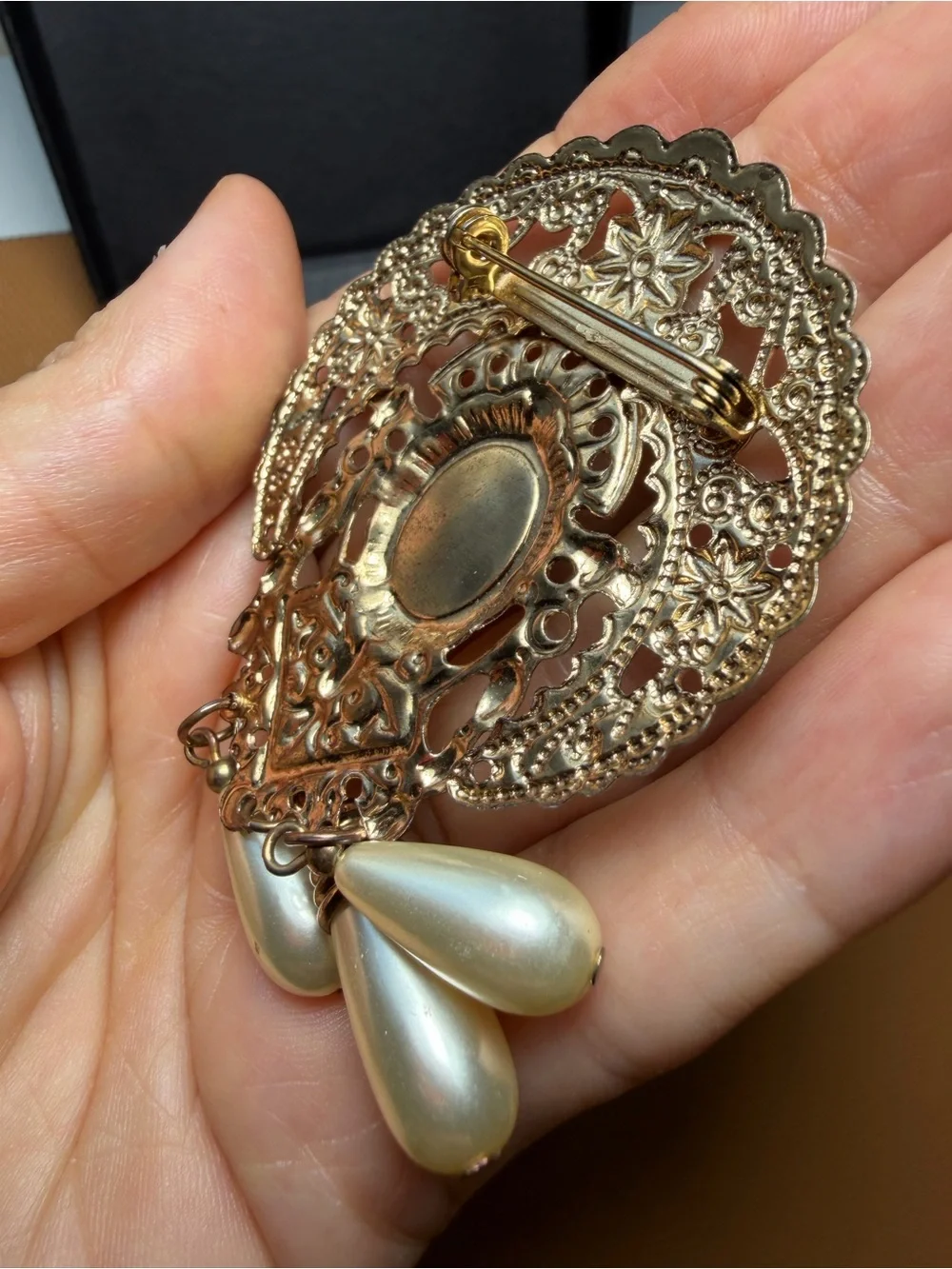 VTG Victorian Style Gold Filigree Faux Pearl Dangle Brooch Pin Lightweight State